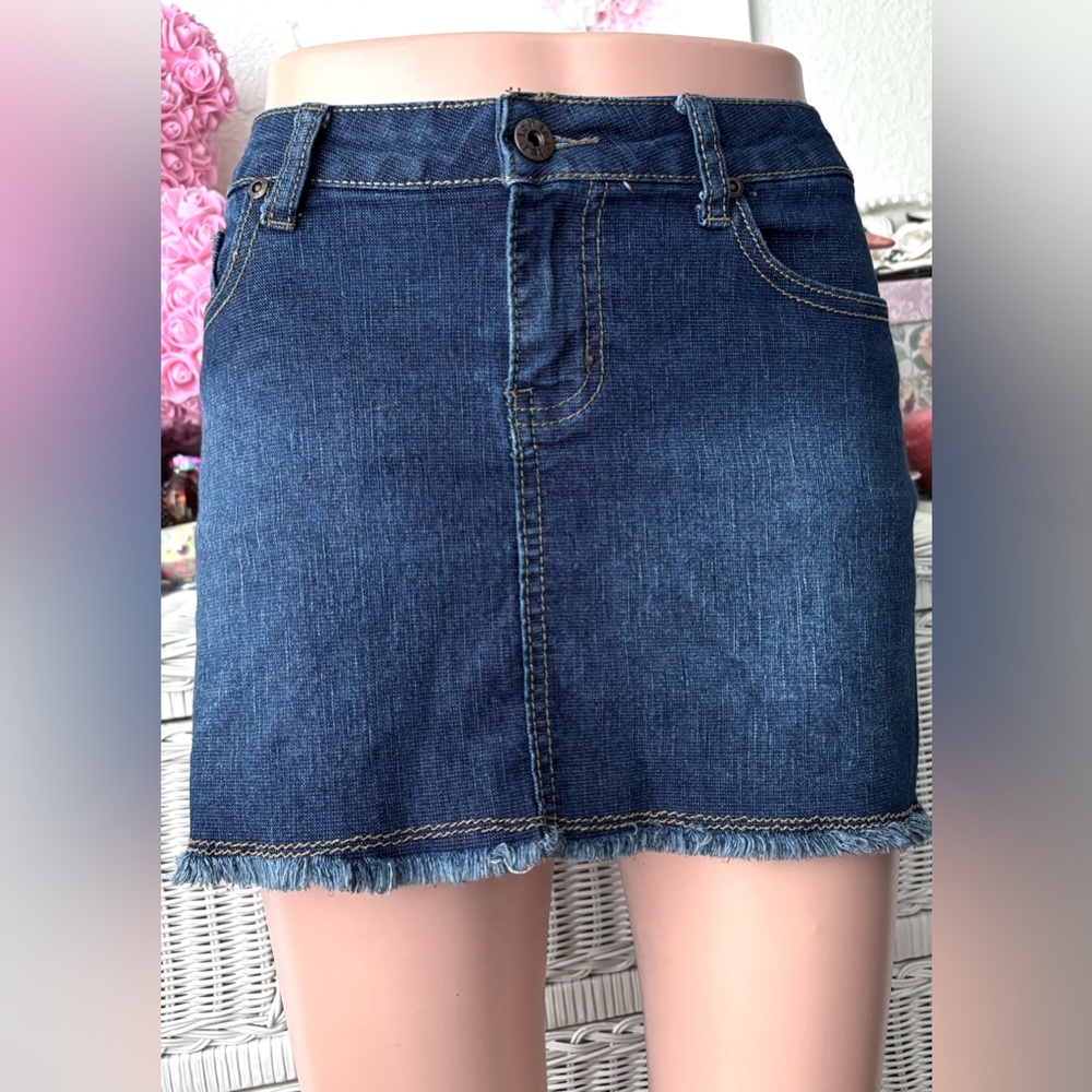 Vintage Y2K L.E.I. denim Low rise mini skirt Cotton Fringed in blue wash Size 9